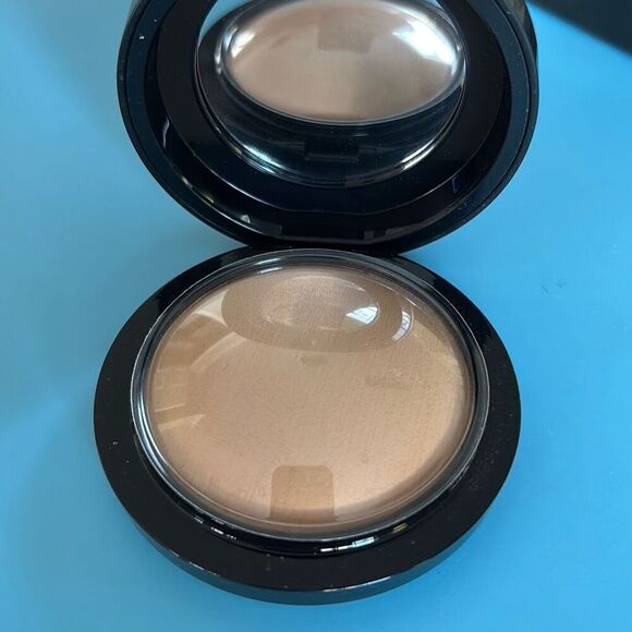 New MAC Mineralize Skinfinish Natural Powder 10g/.35oz Medium Tan - Picture 6 of 6